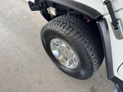 Used 2005 HUMMER H2 w/ Preferred Equipment Group AWD/4WD image 34