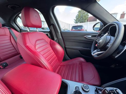 Used 2024 Alfa Romeo Giulia Veloce image 19