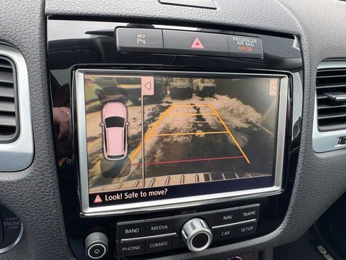 Used 2011 Volkswagen Touareg Hybrid image 18