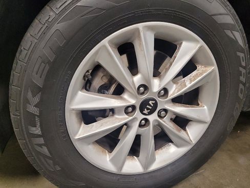 Used 2019 Kia Sorento LX image 31