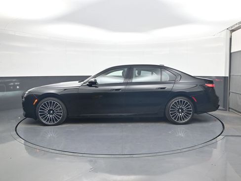 Used 2025 BMW 760i xDrive w/ Executive Package image 4