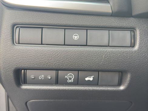 Used 2023 Nissan Rogue SL w/ SL Premium Package image 18