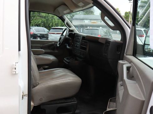 Used 2017 Chevrolet Express 2500 RWD image 8