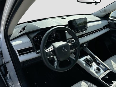 Used 2024 Mitsubishi Outlander SEL Black Edition image 9