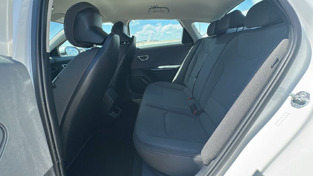 Used 2025 Kia K4 FWD image 32