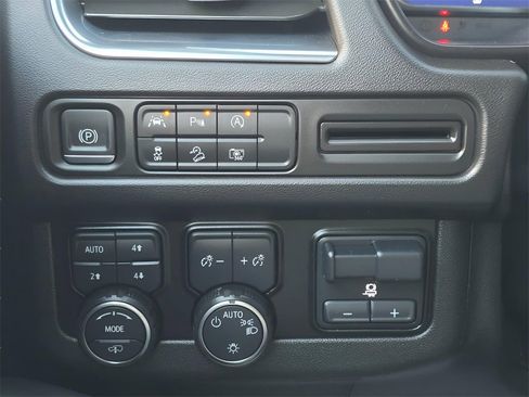 Used 2023 Chevrolet Tahoe Z71 w/ Z71 Off-Road Package image 23