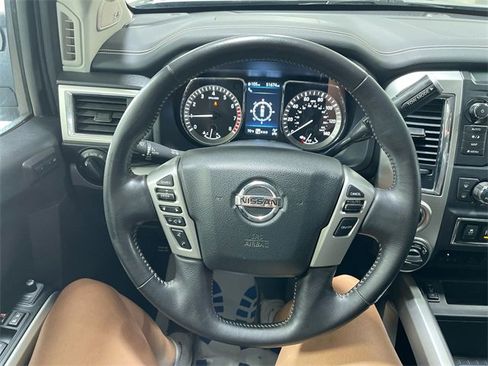 Used 2019 Nissan Titan PRO-4X w/ Pro-4x Convenience Package image 14