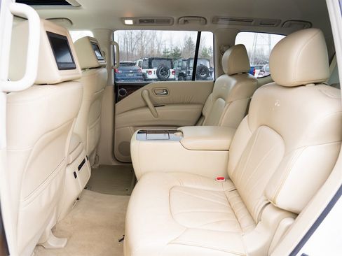 Used 2014 INFINITI QX80 4WD w/ Deluxe Touring Package image 20