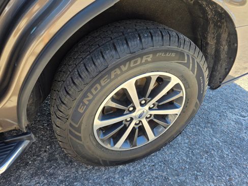 Used 2019 Ford Expedition XLT w/ Equipment Group 202A image 15