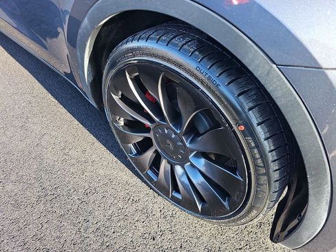 Used 2023 Tesla Model Y Performance image 13