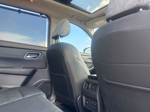 Certified 2023 Nissan Rogue Platinum w/ Platinum Premium Package FWD image 30