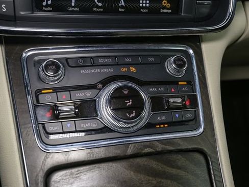 Used 2018 Lincoln Continental Select image 26