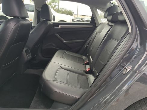 Used 2017 Volkswagen Passat 1.8T R-Line image 14