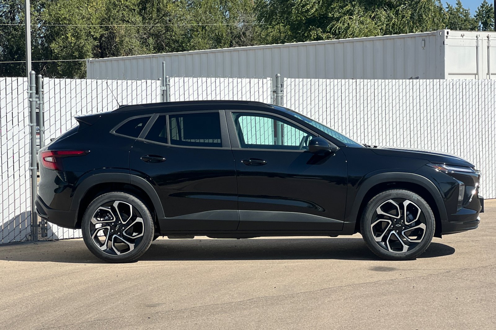 New 2026 Chevrolet Trax RS w/ Sunroof Package FWD image 3