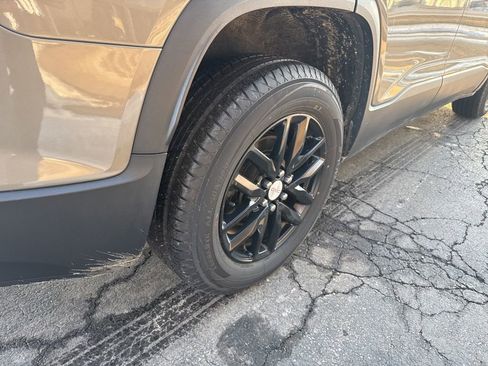 Used 2019 GMC Acadia SLT image 17