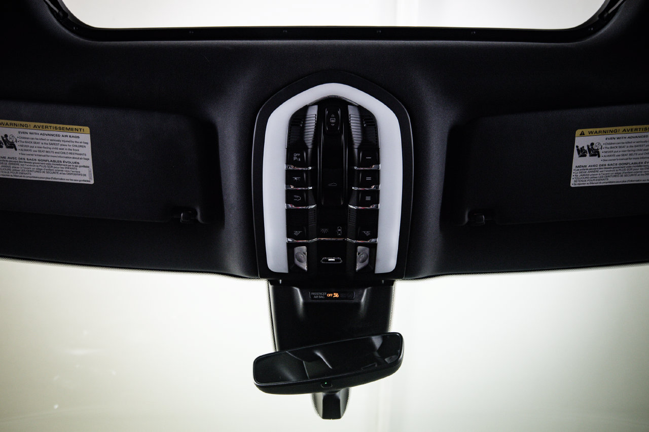 Certified 2024 Porsche Macan AWD/4WD image 20