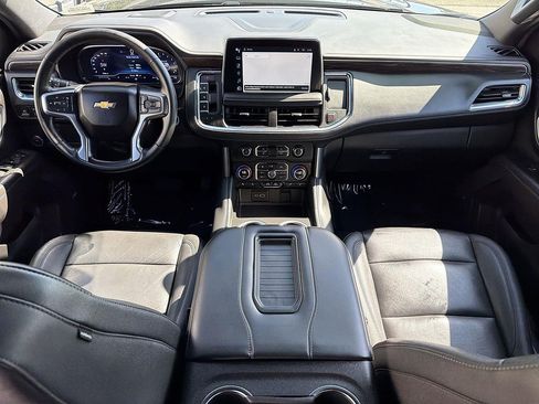 Used 2024 Chevrolet Suburban LT RWD image 19
