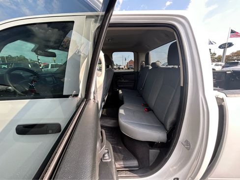 Used 2017 RAM 1500 Express RWD image 8