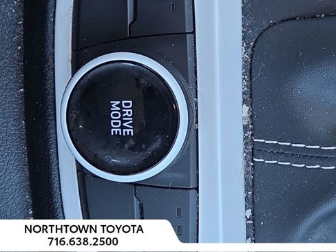 Used 2022 Hyundai Venue Limited w/ Cargo Package image 17