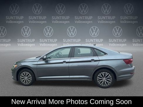 Used 2020 Volkswagen Jetta SE w/ SE Cold Weather Package FWD image 3
