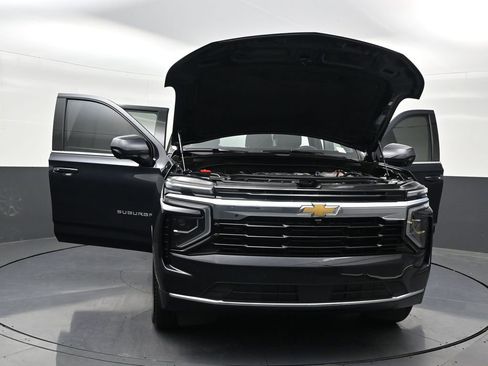 Used 2025 Chevrolet Suburban LS RWD image 37