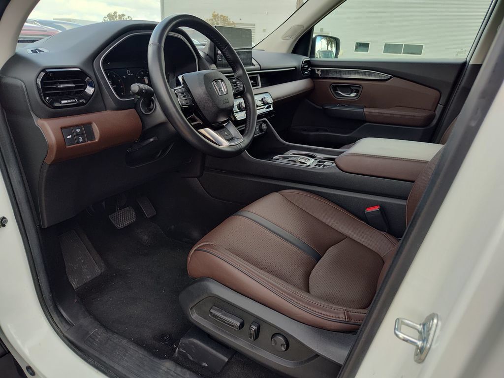 Used 2023 Honda Pilot Elite image 2