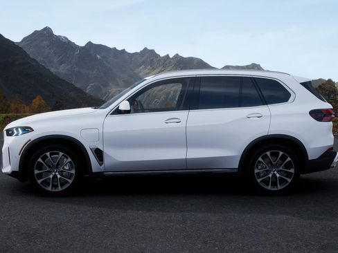 Used 2025 BMW X5 xDrive50e image 34