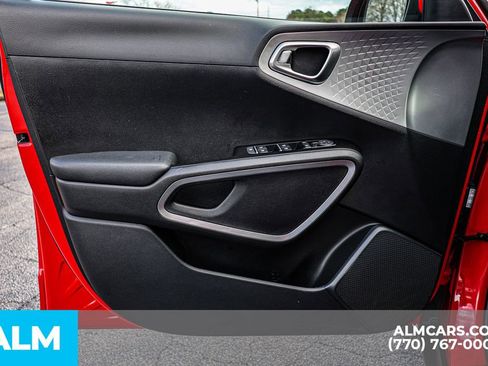 Used 2025 Kia Soul LX w/ LX Technology Package FWD image 45