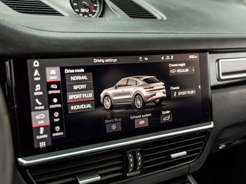 Certified 2020 Porsche Cayenne Turbo image 27