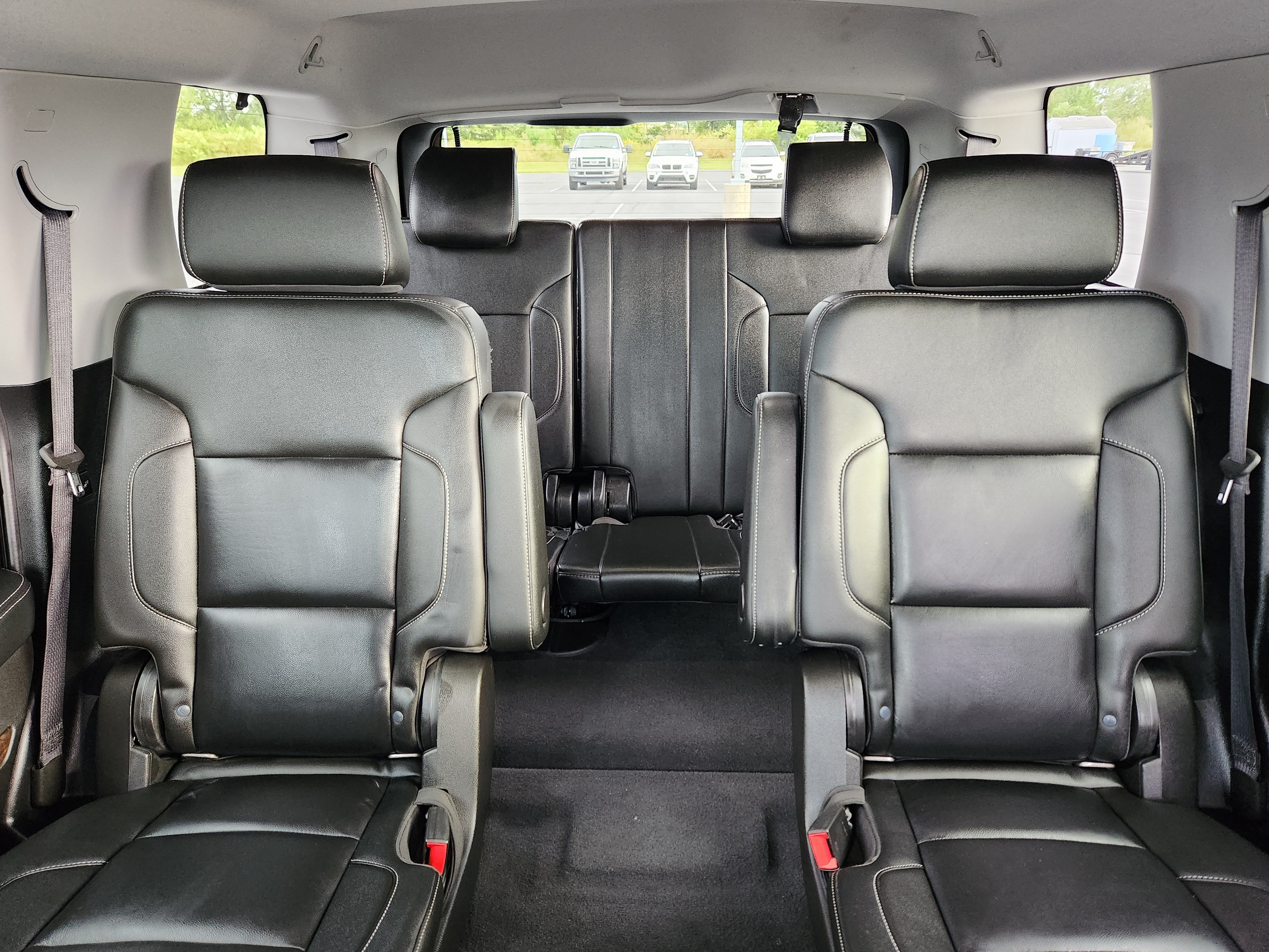 Used 2019 Chevrolet Tahoe LT w/ Luxury Package AWD/4WD image 11
