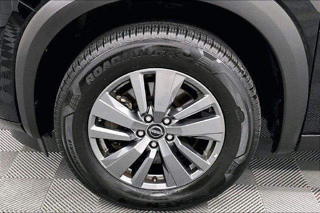 Used 2025 Nissan Pathfinder SV FWD image 10