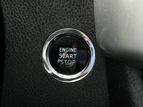 Used 2017 Toyota Highlander XLE FWD image 24