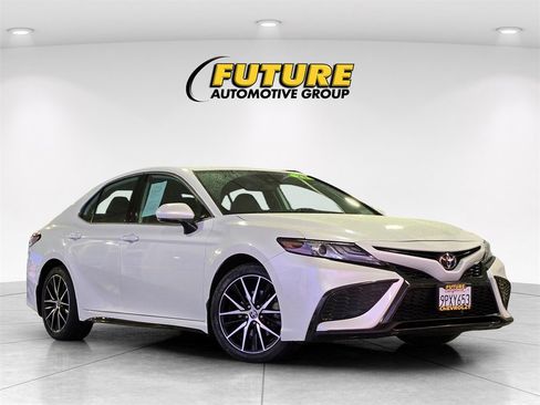 Used 2023 Toyota Camry XSE image 1