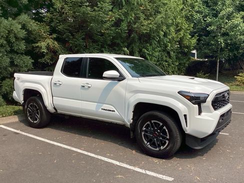Certified 2024 Toyota Tacoma TRD Sport AWD/4WD image 7