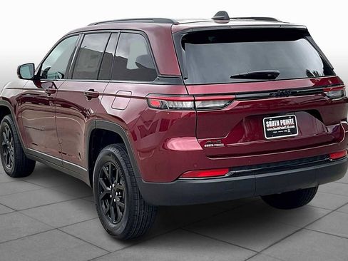 New 2025 Jeep Grand Cherokee Laredo image 12