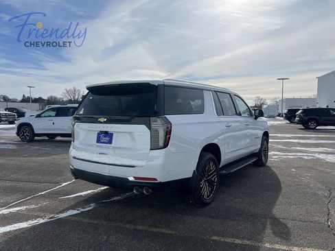 New 2026 Chevrolet Suburban Premier AWD/4WD image 3