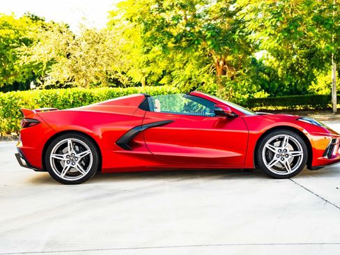 Used 2021 Chevrolet Corvette Stingray Premium Conv w/ Z51 Performance Package RWD image 8