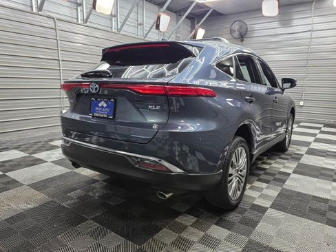 Used 2023 Toyota Venza XLE AWD/4WD image 6