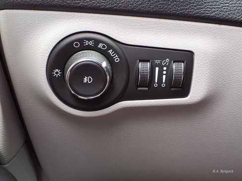 Used 2018 Jeep Compass Limited w/ Navigation Group image 14