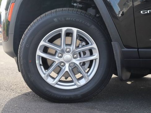 New 2025 Jeep Grand Cherokee 4WD image 2