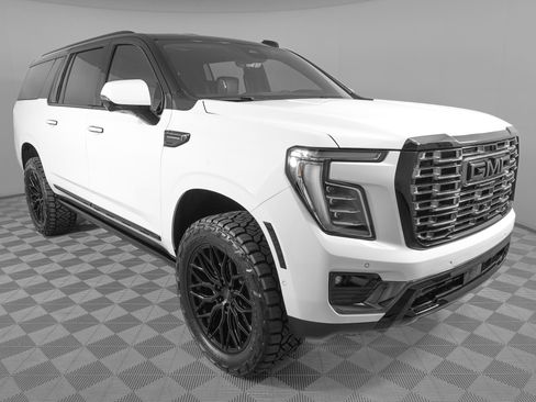 Used 2026 GMC Yukon XL Denali Ultimate w/ LPO, Floor Liner Package AWD/4WD image 2