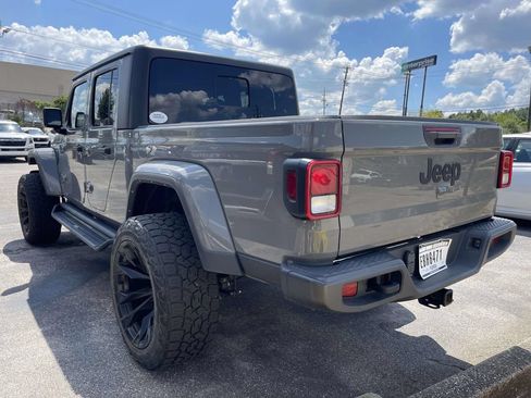 Used 2023 Jeep Gladiator Sport AWD/4WD image 4