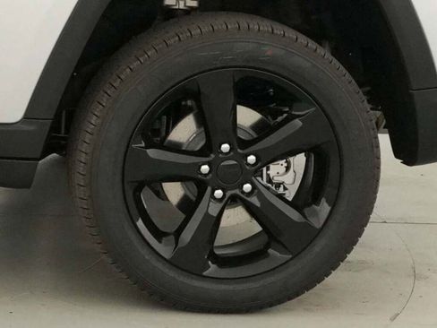 New 2025 Jeep Grand Cherokee Limited w/ Black Appearance Package image 40