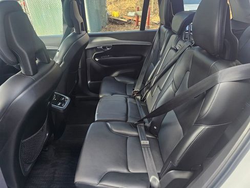 Used 2021 Volvo XC90 T5 Momentum w/ Climate Package image 17