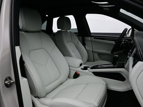 Certified 2026 Porsche Macan GTS AWD/4WD image 18
