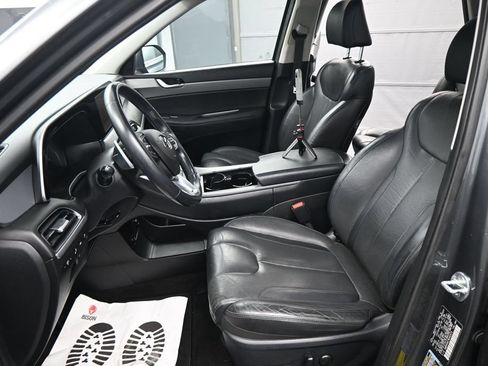 Used 2022 Hyundai Palisade SEL w/ Premium Package FWD image 2