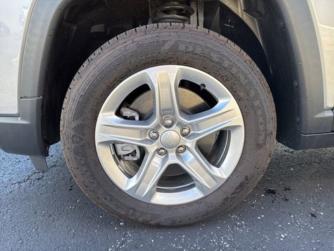 Used 2023 Jeep Compass Latitude w/ Convenience Group image 18