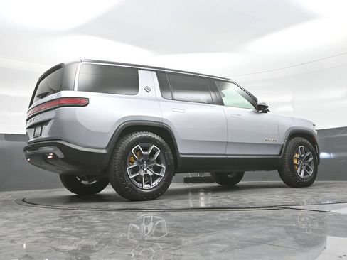 Used 2023 Rivian R1S Adventure AWD/4WD image 31