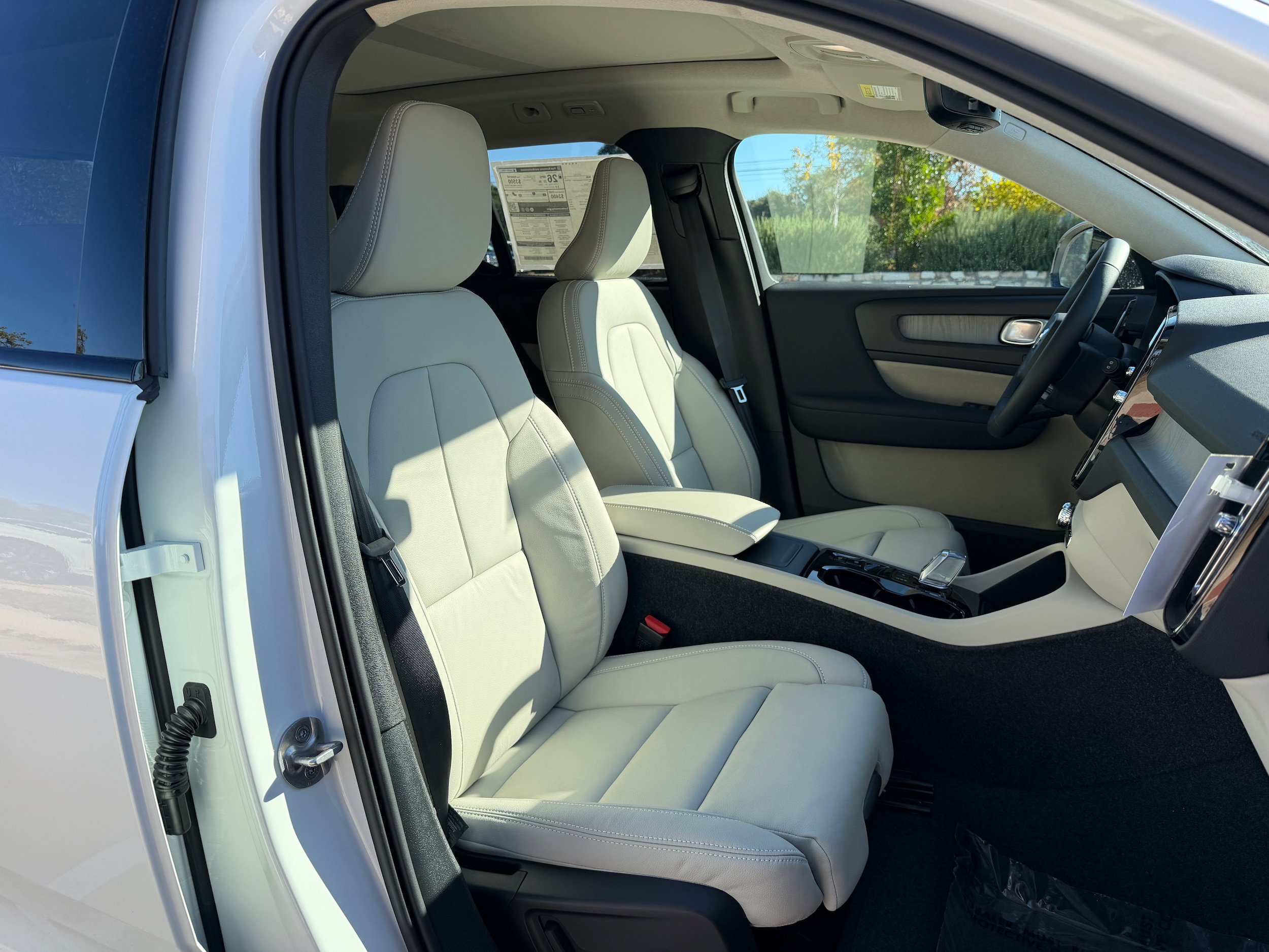 New 2026 Volvo XC40 B5 Plus w/ Protection Package Premier AWD/4WD image 8