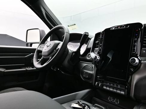 New 2026 RAM 2500 Big Horn AWD/4WD image 13